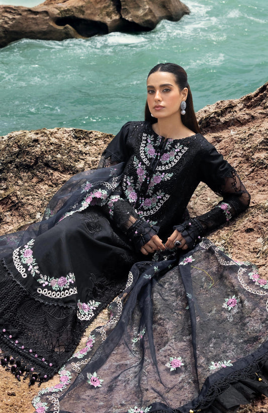 Iqra Aziz in Mahiymaan - 06