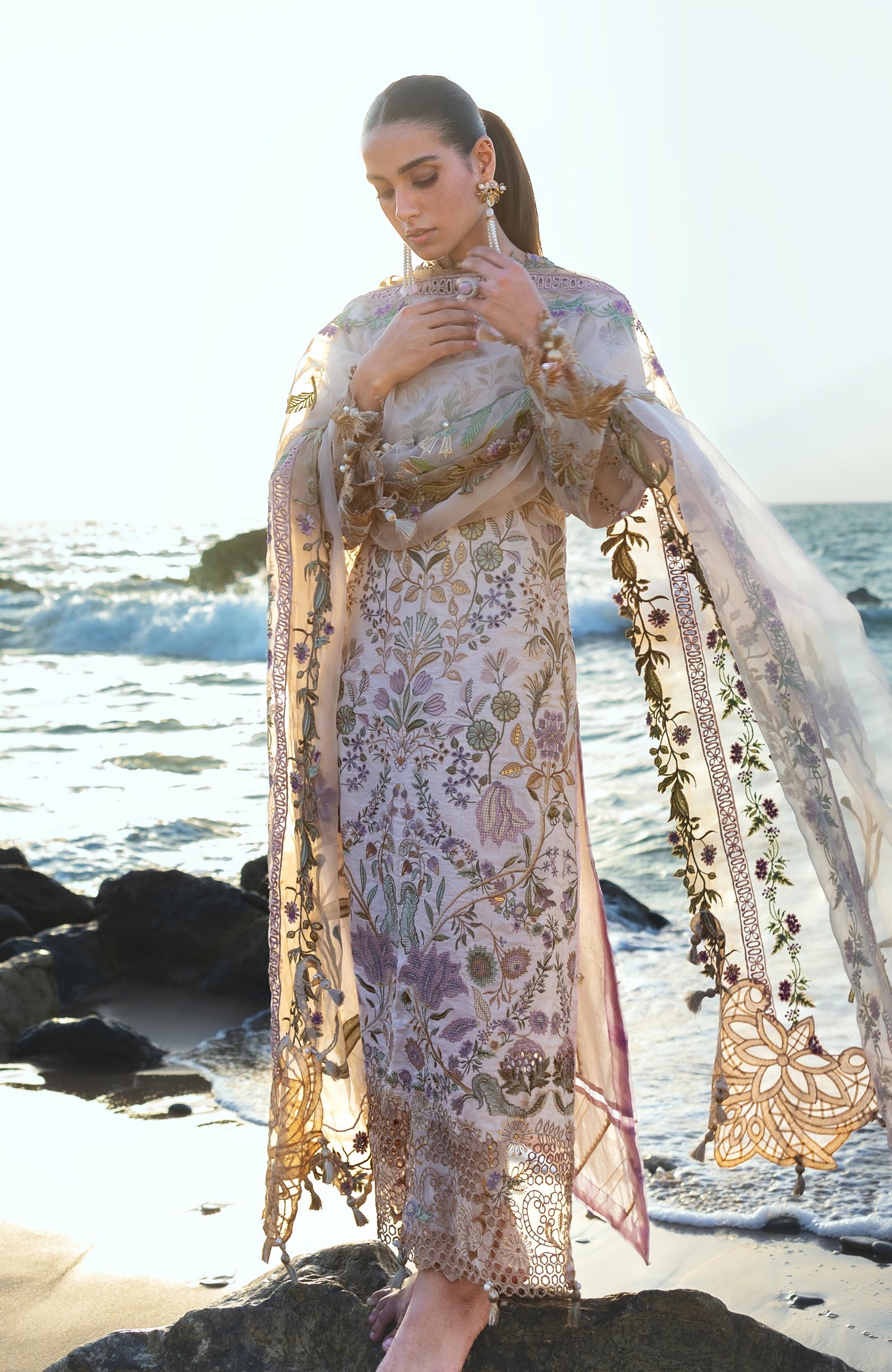 Iqra Aziz in Mahiymaan - 03