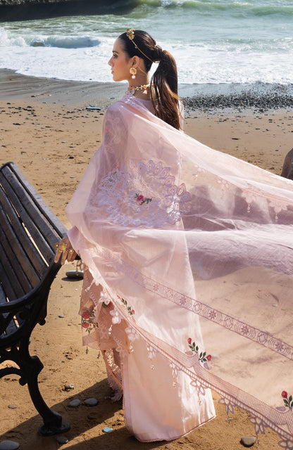 Iqra Aziz in Mahiymaan - 05