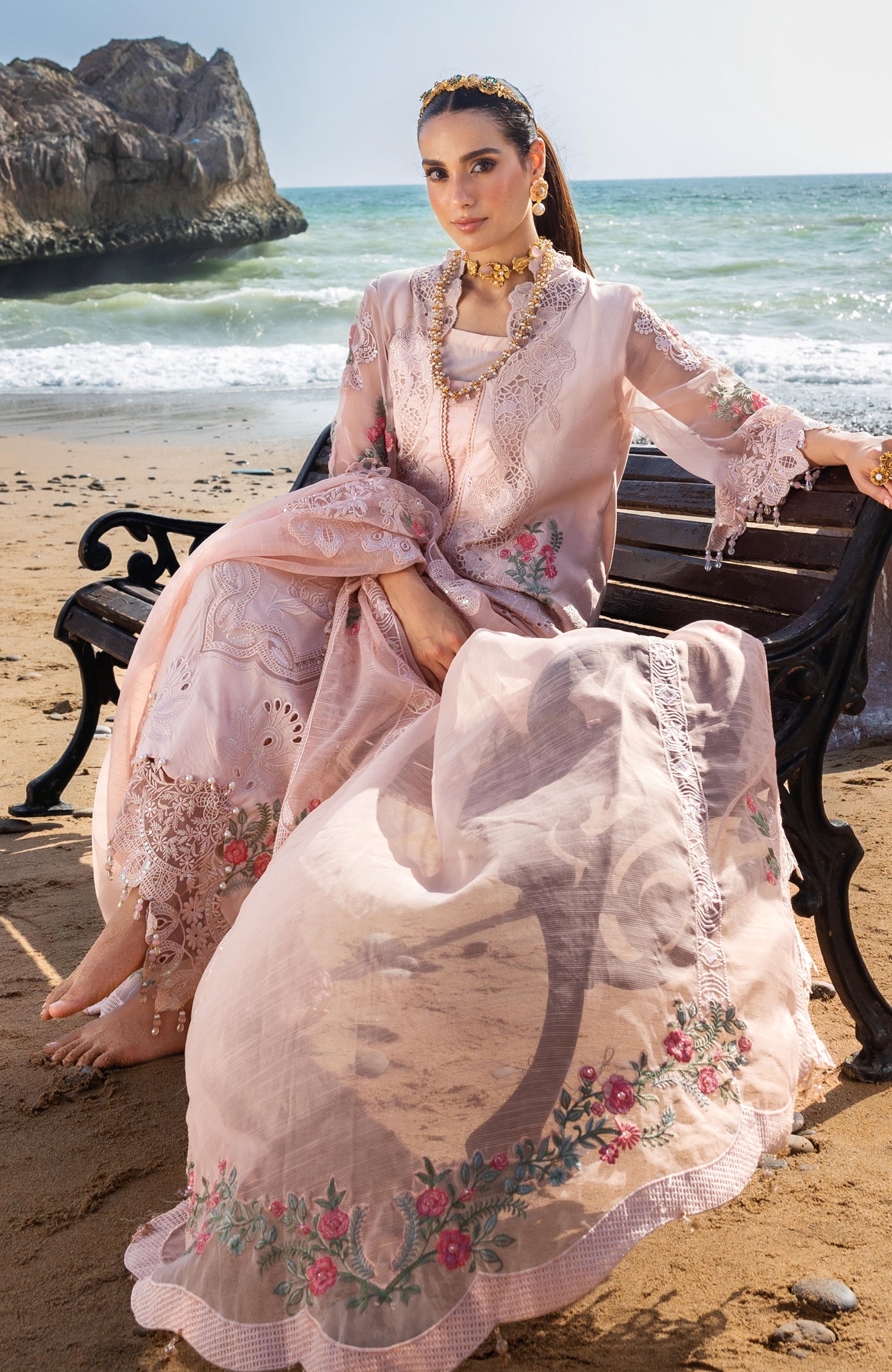 Iqra Aziz in Mahiymaan - 05