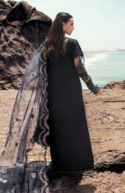 Iqra Aziz in Mahiymaan - 06