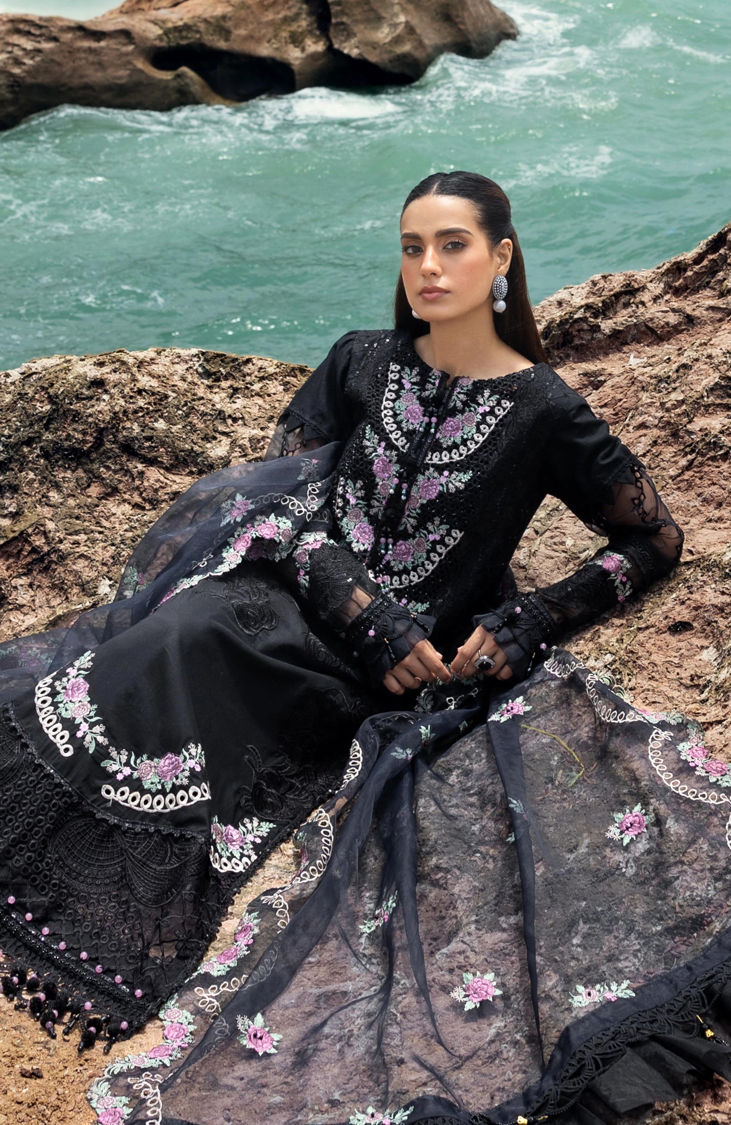 Iqra Aziz in Mahiymaan - 06