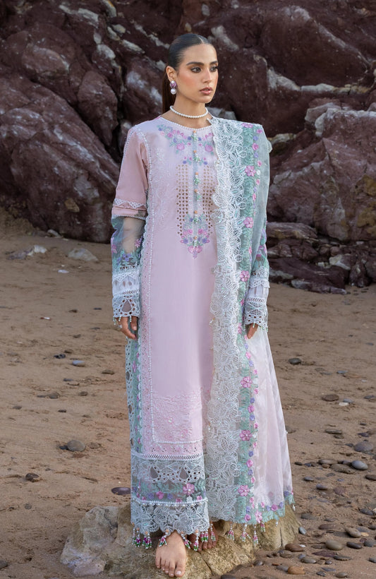 Iqra Aziz in Mahiymaan - 01