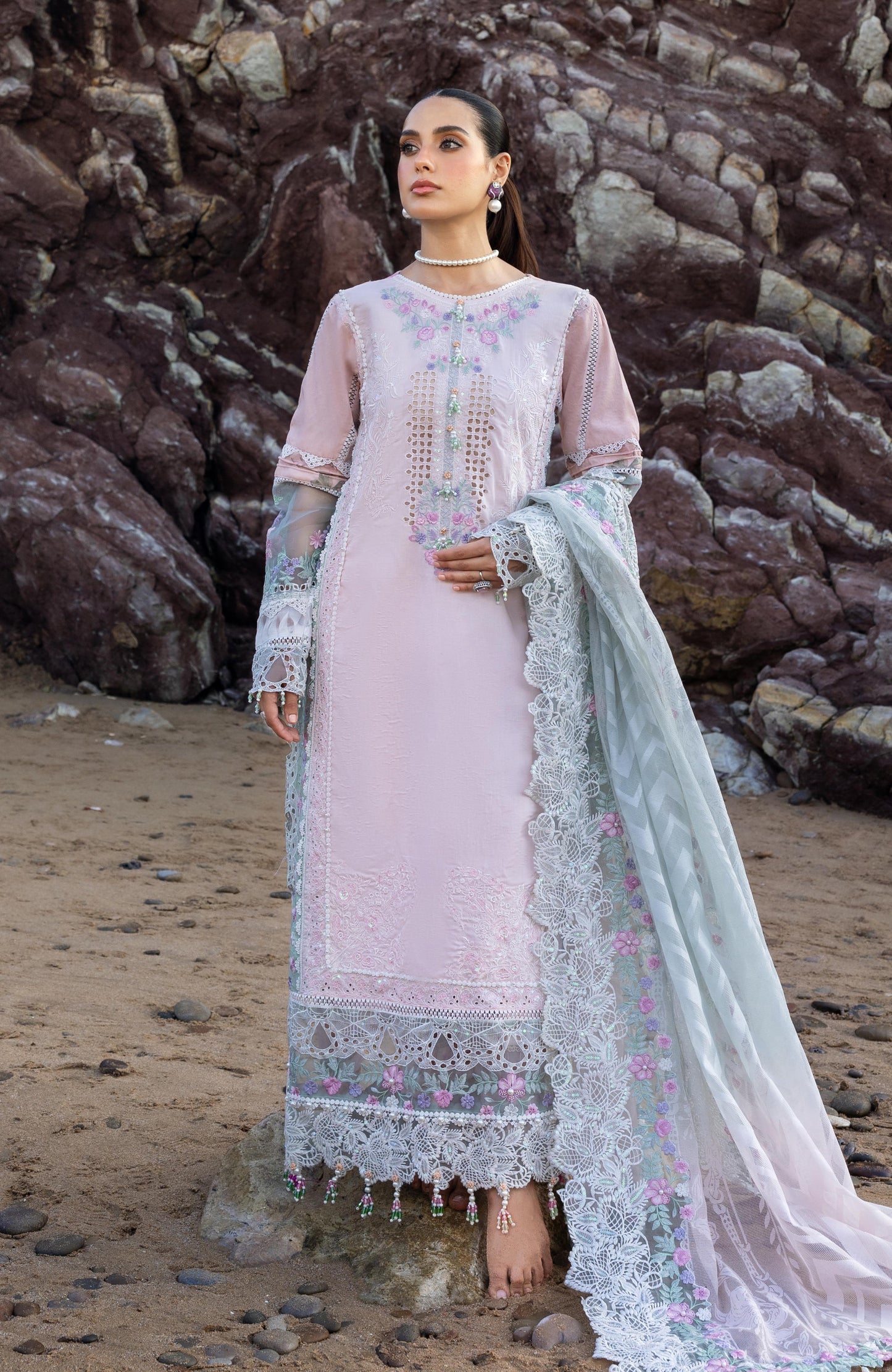 Iqra Aziz in Mahiymaan - 01