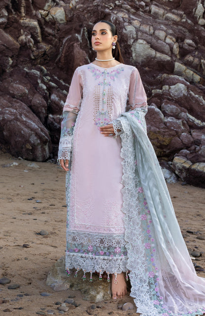 Iqra Aziz in Mahiymaan - 01