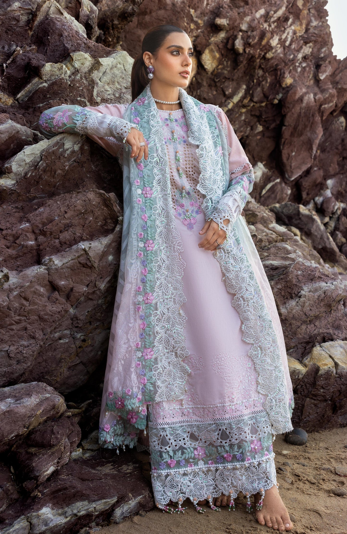 Iqra Aziz in Mahiymaan - 01