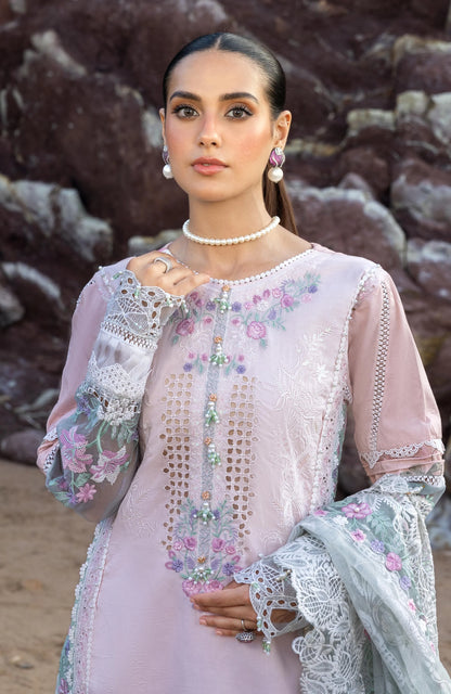 Iqra Aziz in Mahiymaan - 01