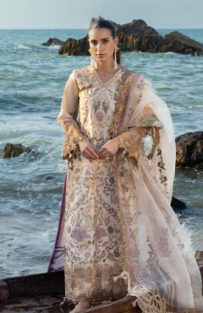 Iqra Aziz in Mahiymaan - 03